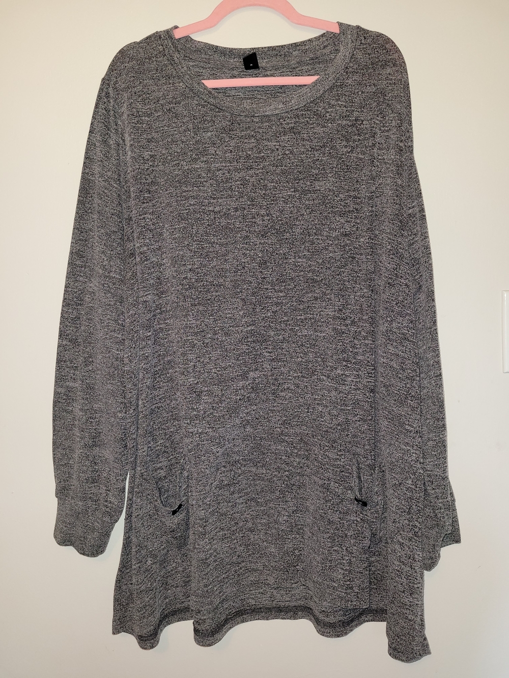 Cozy Gray Knit Long-Sleeve Tunic with Pockets